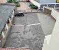 Hof mit Garagen