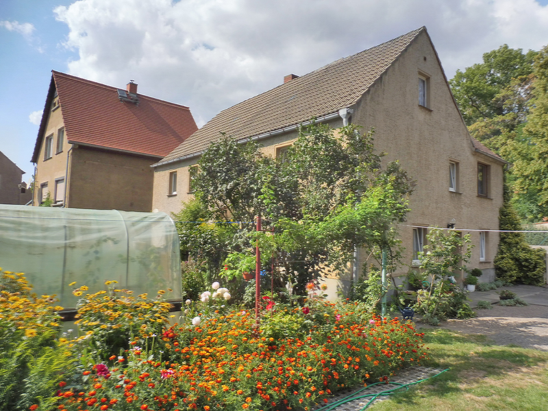 Einfamilienhaus Mit Grundstuck Sowie Ein Separat Gelegenes